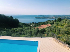 Casa Cecilia, 2 bedrooms, 1 bathroom, lake view, pool Gardone Riviera